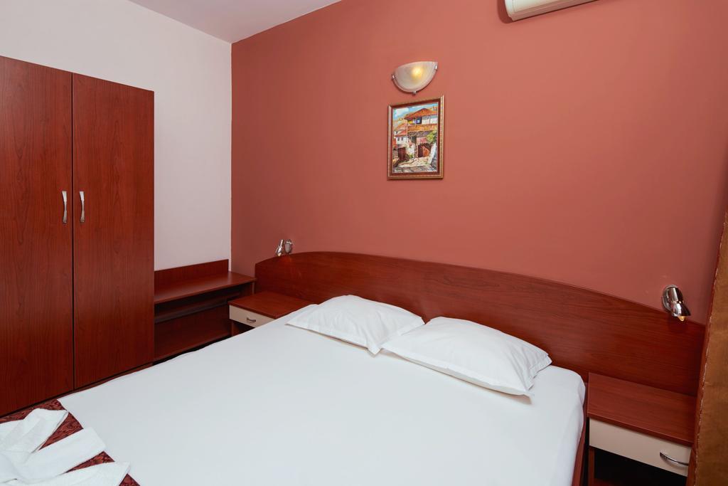רבדה Guesthouse Kirov מראה חיצוני תמונה